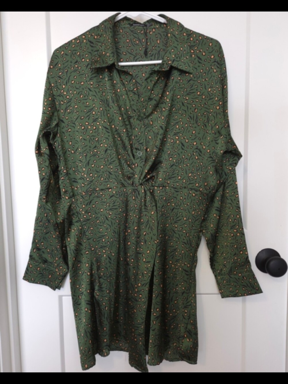Boohoo Women’s Size US 8 Green Leopard Print Long Sleeve Shirt Dress Tie Front